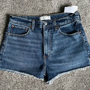NWT Abercrombie the mom short high rise